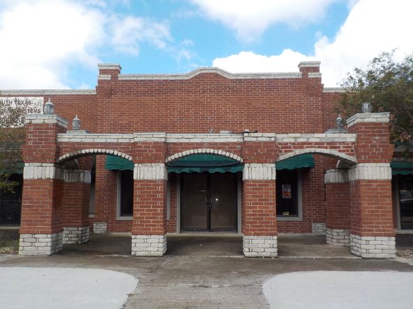Tejon Plaza: 1601 Alton Gloor , Brownsville, TX 78526